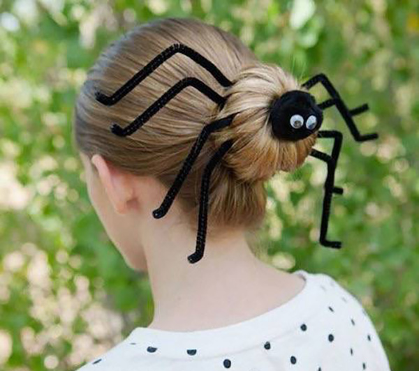 Moño con donut de araña para Halloween Peinados infantiles