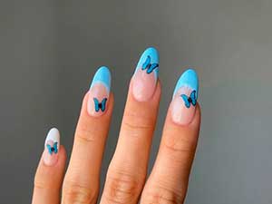 uñas francesas con mariposas azules